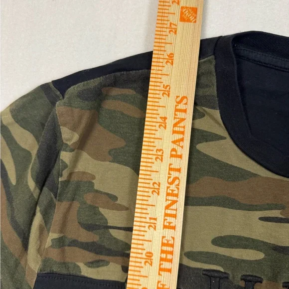 GUESS Men’s Black & Green Camo Short-Sleeve Tee - Picture 4 of 5